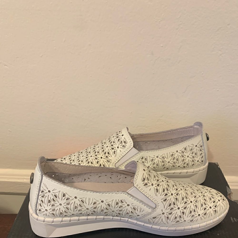Bernie mev Women’s soft leather upper/ lining slip on sneaker Sz 36, NIB - Picture 4 of 8